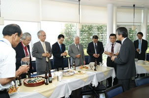 昼食会　ノンアルコールビールで乾杯♪